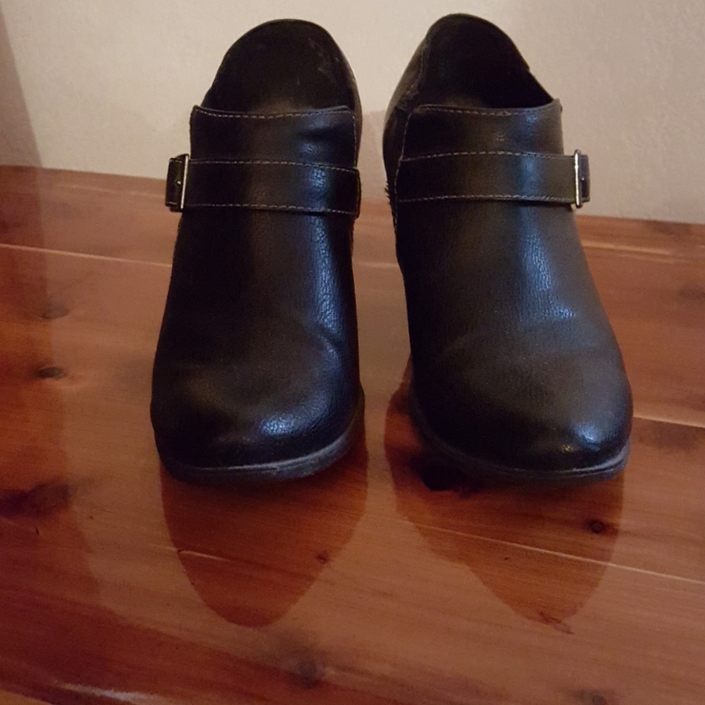 Jaclyn Smith Dress Shoes